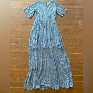 Gorgeous Steel Blue Lace Dress Sz small
Perfect to wear to spring/summer wedding